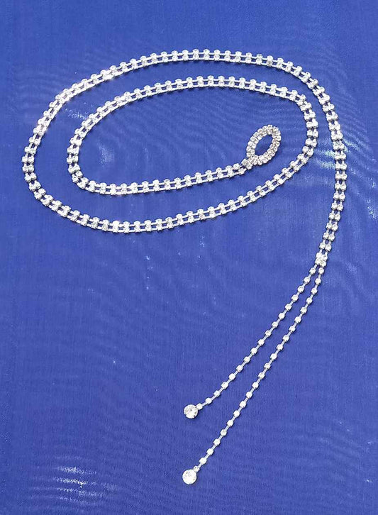 Cintura strass argento indossata vista frontale con nodo scorrevole