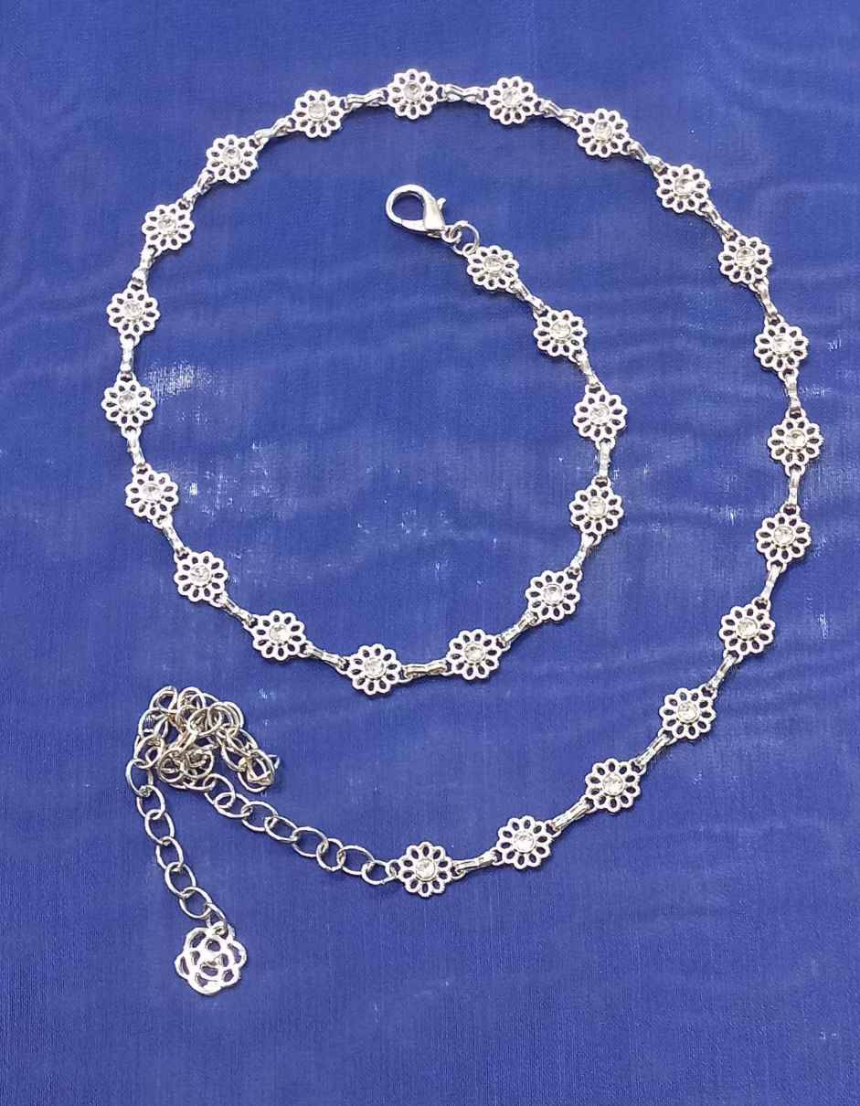 Cintura Gioiello con Charm – Design Elegante Regolabile