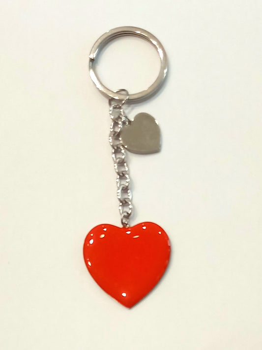 Portachiavi cuore rosso smaltato con catenina argento e charm – Stile 1